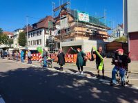 Viele Oberesslinger bei der Menschenkette