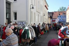 Flohmarkt vor der Friedenskirche