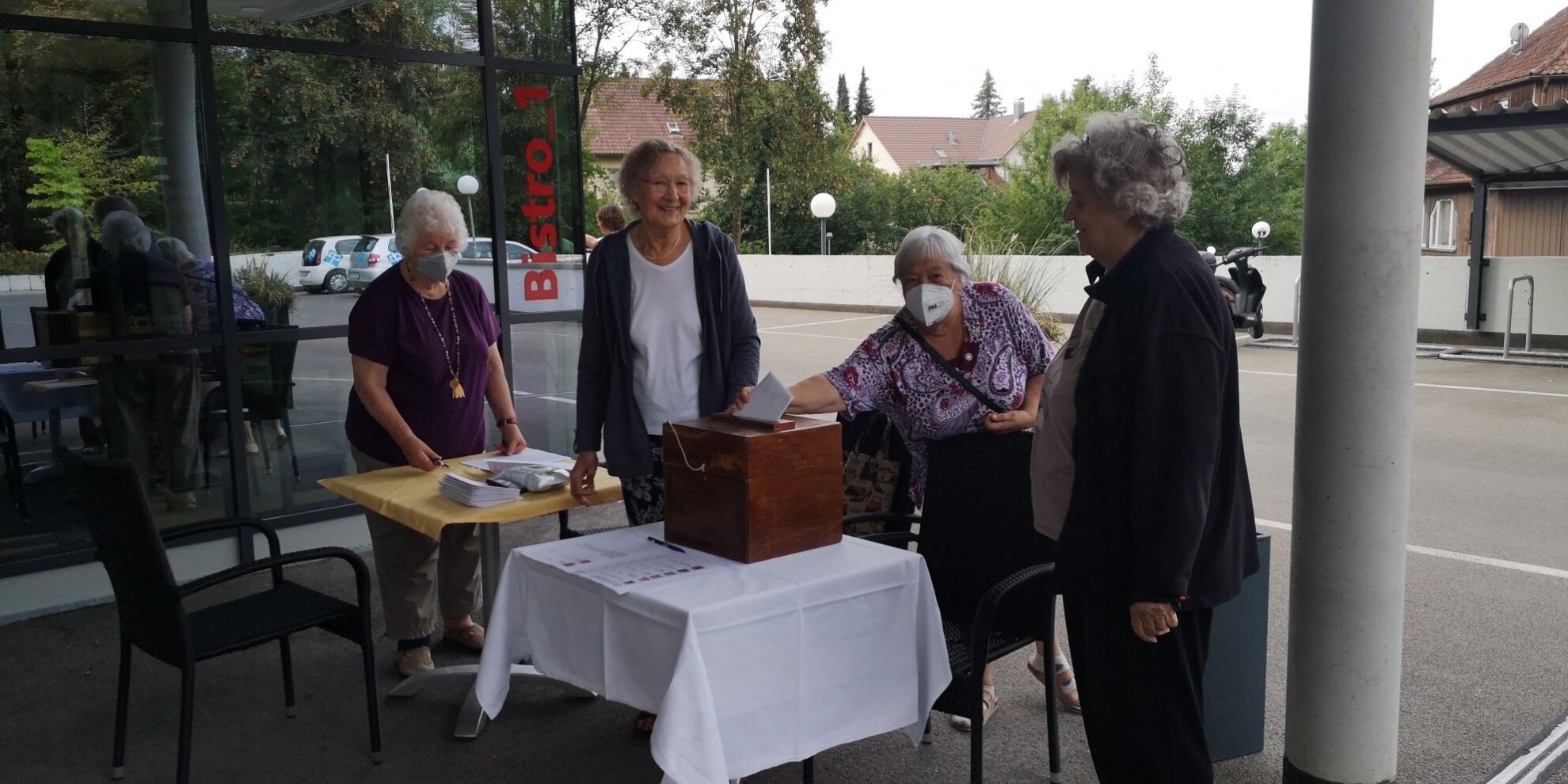Es ist Wahltag im Pflegestift Esslingen-Kennenburg – Zwiebel – Das ...