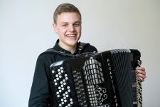 AKKORDEONKLÄNGE mit NEPOMUK GOLDING