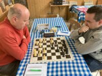 Filip Kamenov gewinnt Spitzenspiel