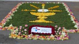 Blumenteppich zu Fronleichnam – Was bedeutet das?