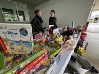 Flohmarkt trotz Regen ein voller Erfolg