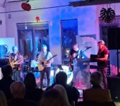 Tolles Us and Them – Benefizkonzert für Mahadevi