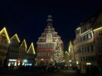 Christbaumblasen und Glockenspiel am 25.12.2025