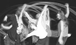 Tanztheater im Central: Zwischen Atemzügen