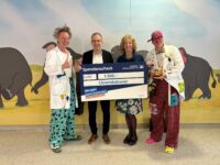 Clowndoktoren – Volksbank spendet 1.500 Euro