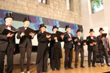 Coole Lady sucht Liebhaber, der gerne singt