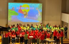 ChorClub singt zum Protesttag auf dem Blarreplatz