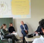 Im Gespräch mit Schülerinnen und Schülern