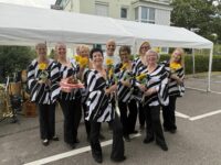 Line-Dance-Gruppe begeistert beim Sommerfest